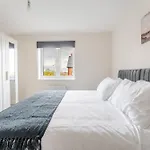 בית נופש 4 Bedroom House Ideal For Contractors & Families בריסטול