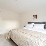 בית נופש 4 Bedroom House Ideal For Contractors & Families בריסטול