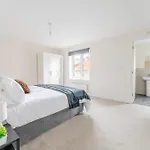 4 Bedroom House Ideal For Contractors & Families * בריסטול