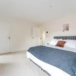 4 Bedroom House Ideal For Contractors & Families