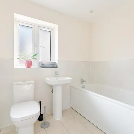 4 Bedroom House Ideal For Contractors & Families 度假居