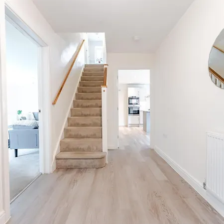 4 Bedroom House Ideal For Contractors & Families