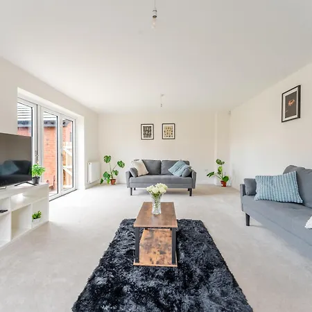 4 Bedroom House Ideal For Contractors & Families Hébergement de vacances