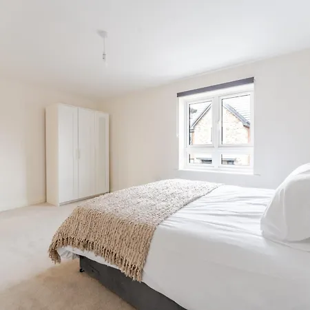 Nyaraló 4 Bedroom House Ideal For Contractors & Families