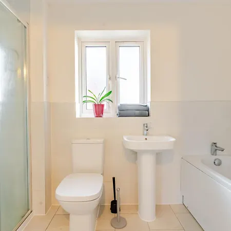 Hébergement de vacances 4 Bedroom House Ideal For Contractors & Families *