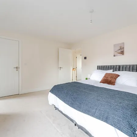 4 Bedroom House Ideal For Contractors & Families