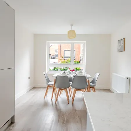 4 Bedroom House Ideal For Contractors & Families