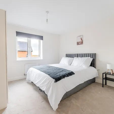 Dom wakacyjny 4 Bedroom House Ideal For Contractors & Families