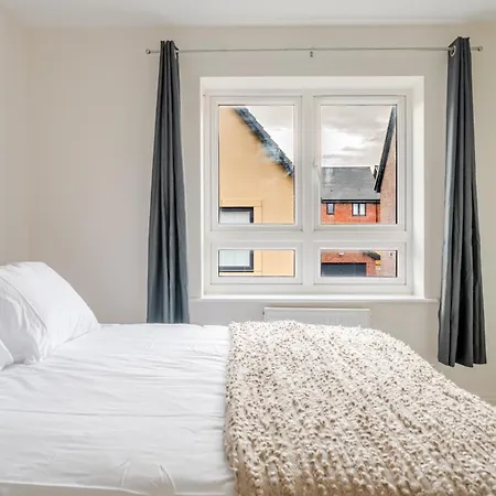 4 Bedroom House Ideal For Contractors & Families Bristol