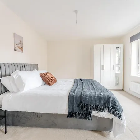 Dom wakacyjny 4 Bedroom House Ideal For Contractors & Families