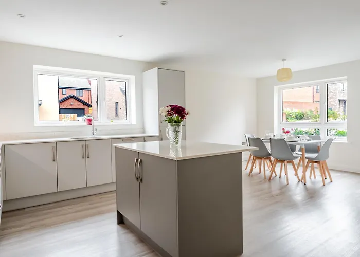 Будинок відпочинку 4 Bedroom House Ideal For Contractors & Families Бристоль