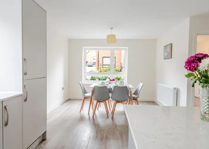 4 Bedroom House Ideal For Contractors & Families